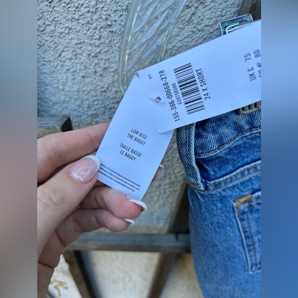 Abercrombie & Fitch Low Rise Baggy Jean in Medium Wash Size 24 Short NWT! - Picture 10 of 10